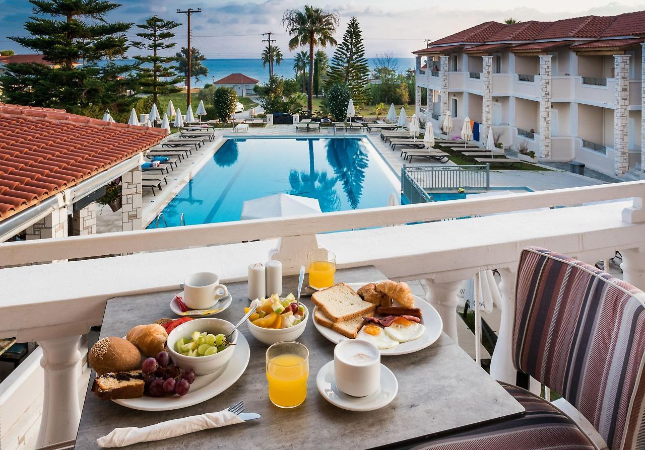 Windmill Hotel Аргаси Екстериор снимка
