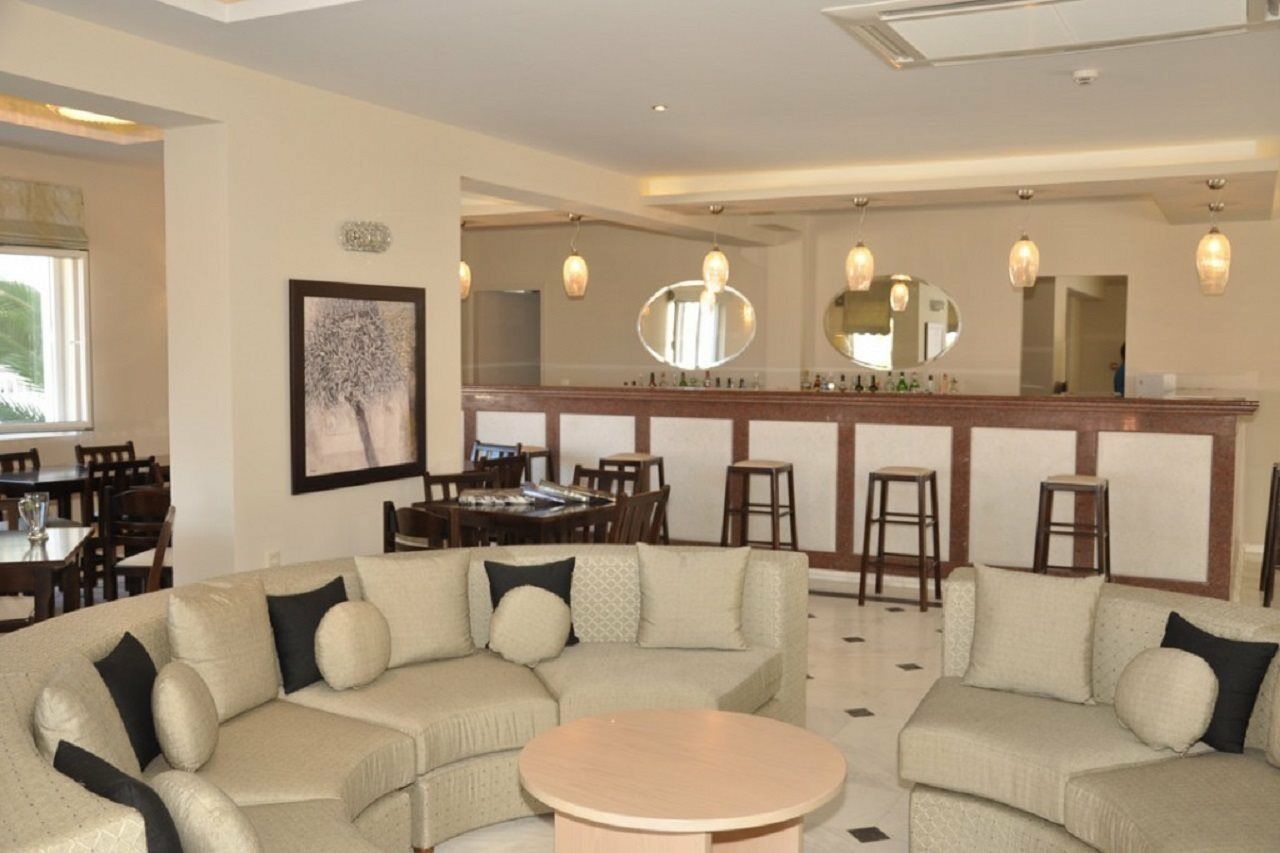 Windmill Hotel Аргаси Екстериор снимка